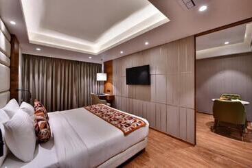 هتل Regenta Fairlark Vadodara