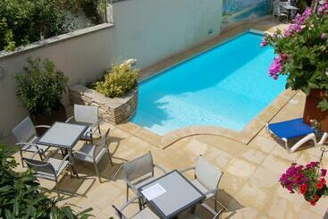 Logis Hotel Au Tambour - Reims