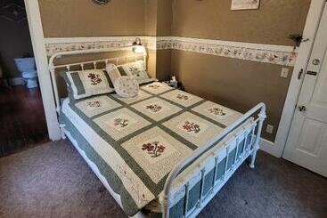 Prairie House Manor Bed And Breakfast