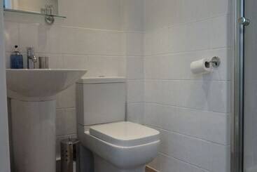 هتل Aquarium Guest House
