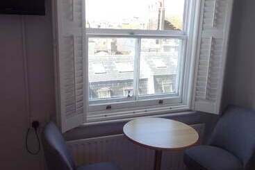 هتل Aquarium Guest House