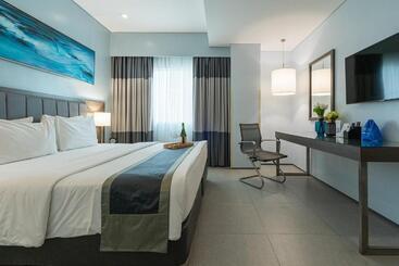 Bayfront Hotel Cebu North Reclamation