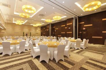 Bayfront Hotel Cebu North Reclamation