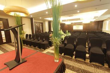 Bayfront Hotel Cebu North Reclamation