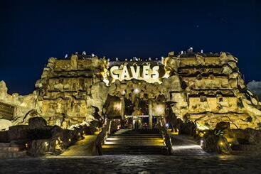 هتل Caves Beach Resort Adults Only