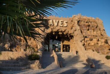 هتل Caves Beach Resort Adults Only