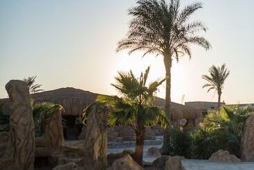 هتل Caves Beach Resort Adults Only