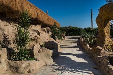 هتل Caves Beach Resort Adults Only
