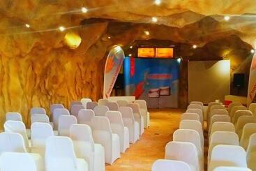 هتل Caves Beach Resort Adults Only