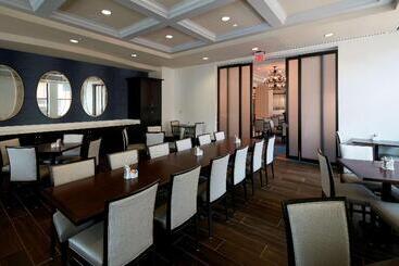 هتل Embassy Suites Louisville Downtown