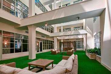 هتل Embassy Suites Louisville Downtown