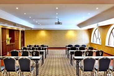 هتل Hilton Alexandria King S Ranch
