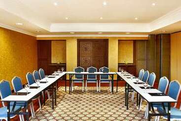 هتل Hilton Alexandria King S Ranch