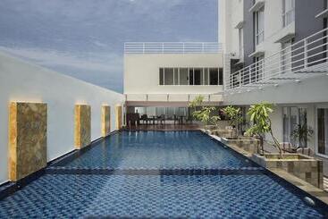 هتل Howard Johnson By Wyndham Pekalongan
