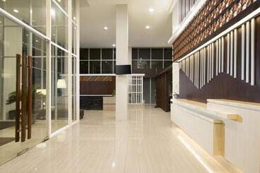 هتل Howard Johnson By Wyndham Pekalongan