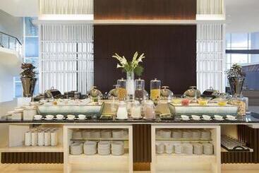هتل Howard Johnson By Wyndham Pekalongan