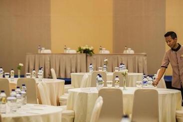هتل Howard Johnson By Wyndham Pekalongan