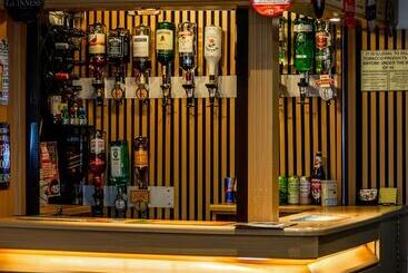 Royal Square Hotel   Nec & Birmingham Airport