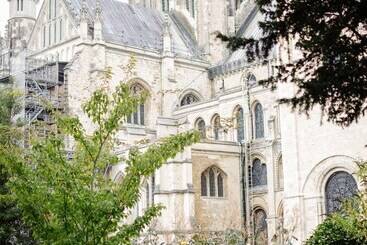 هتل روستایی Canterbury Cathedral Lodge