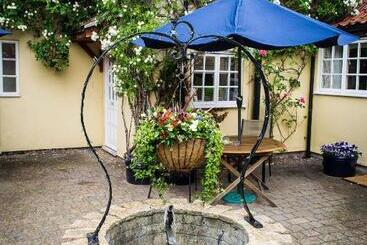 هتل The Cottage