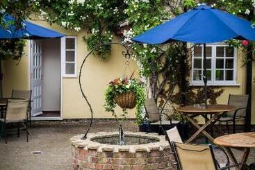 هتل The Cottage