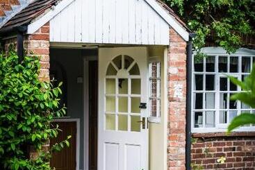 هتل The Cottage