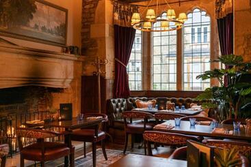 هتل The George Inn & Plaine