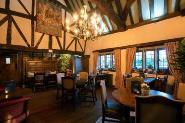 هتل The George Inn & Plaine
