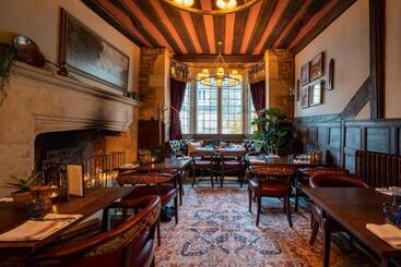 هتل The George Inn & Plaine