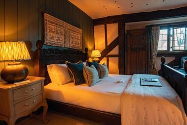 هتل The George Inn & Plaine