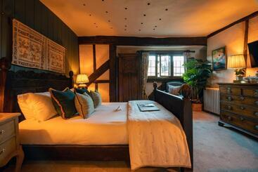 هتل The George Inn & Plaine