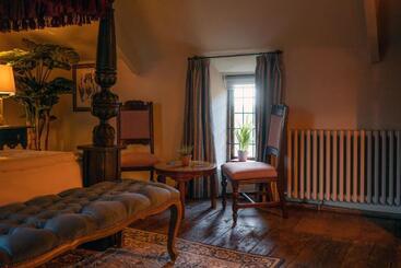 هتل The George Inn & Plaine