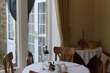 酒店 The Manor Cullingworth Guest House