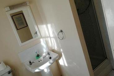هتل Station Guest House