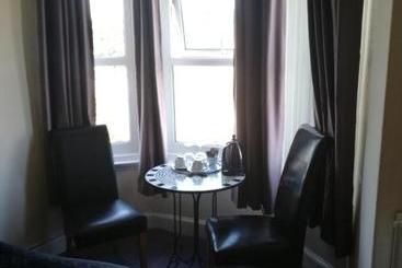 هتل Station Guest House