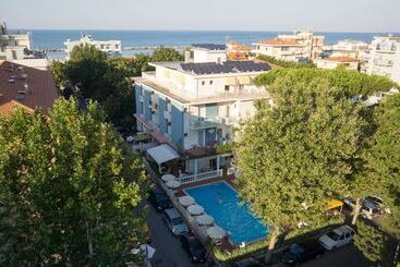 هتل Villa Dei Fiori   Sul Mare Con Piscina