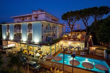 هتل Villa Dei Fiori   Sul Mare Con Piscina