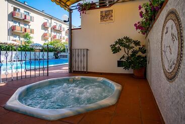 هتل Villa Dei Fiori   Sul Mare Con Piscina