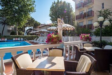 هتل Villa Dei Fiori   Sul Mare Con Piscina