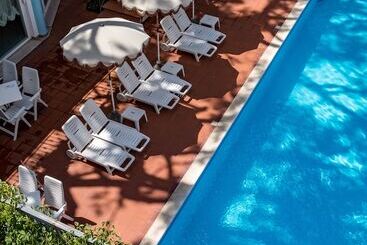 هتل Villa Dei Fiori   Sul Mare Con Piscina