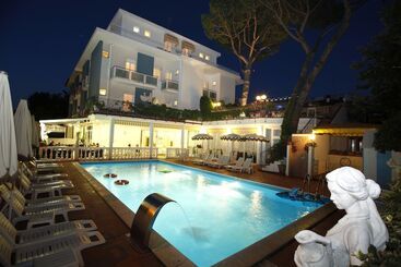 هتل Villa Dei Fiori   Sul Mare Con Piscina