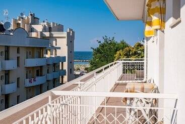 هتل Villa Dei Fiori   Sul Mare Con Piscina