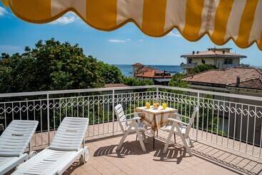 هتل Villa Dei Fiori   Sul Mare Con Piscina