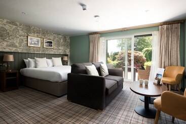هتل Wateredge Inn The Inn Collection Group
