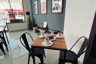 Black Star Art Hostel