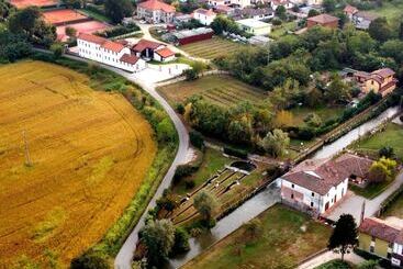 هتل Cascina Mora Bassa