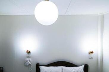 هتل Roomquest Rim Praya Dinsor Road