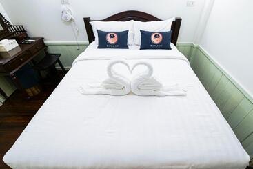 هتل Roomquest Rim Praya Dinsor Road