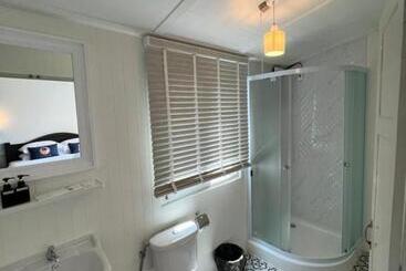 هتل Roomquest Rim Praya Dinsor Road