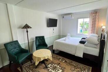 هتل Roomquest Rim Praya Dinsor Road